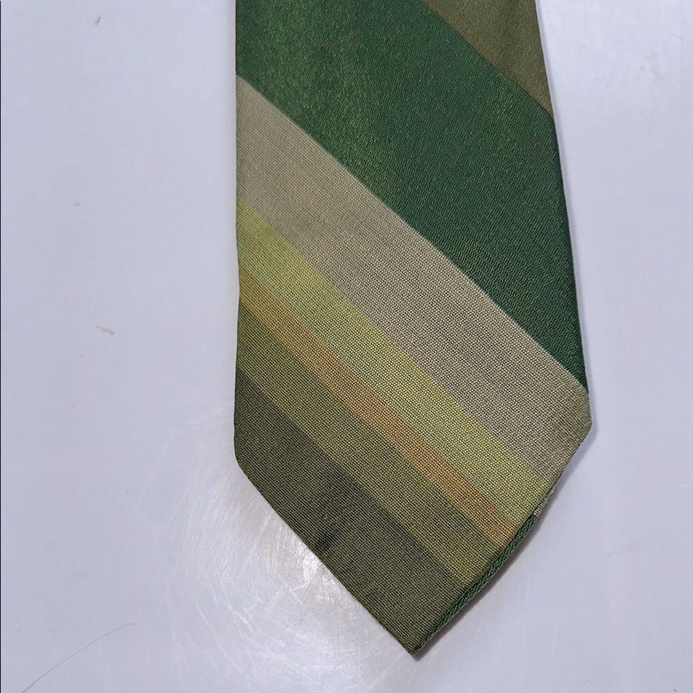 Vintage late 60s/early 70s green,‎ tan  & gold diagonal stripe tie